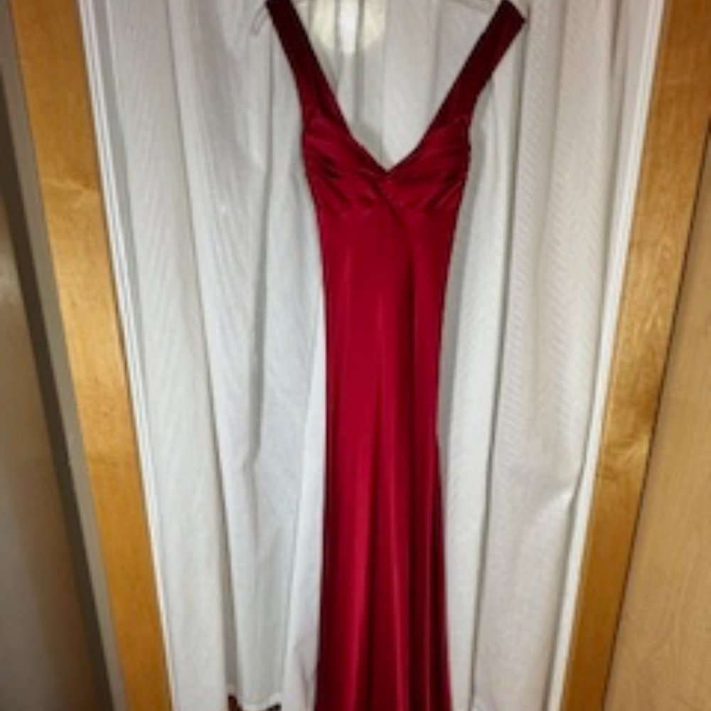 Gatsby style cross-backed red evening gown